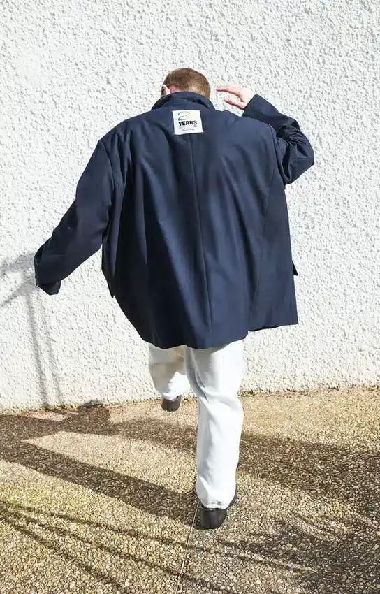 Unisex-kavaj Ayany – 20 år Artikelnummer: AYA15A20H26